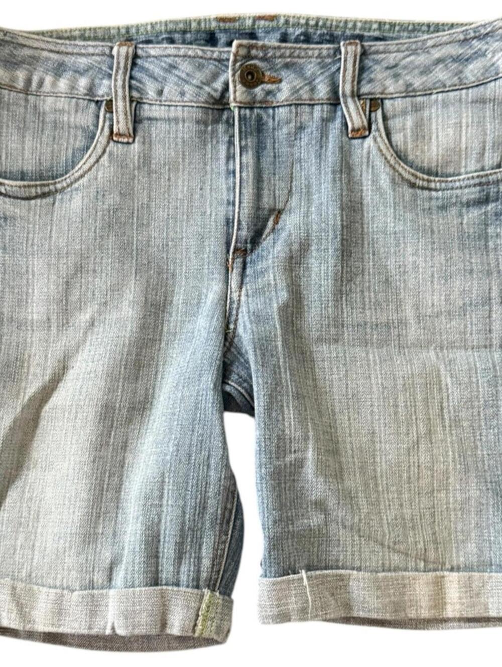 MUDD Light Wash Bermuda Denim Shorts – Size 11